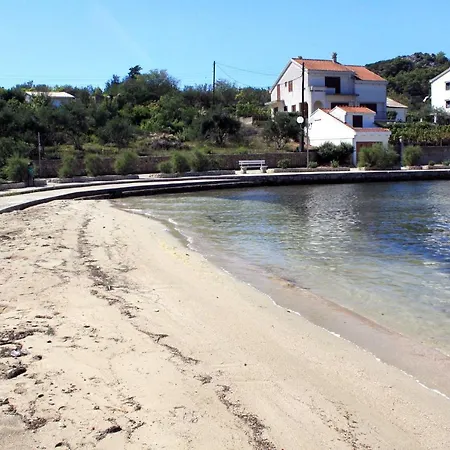 Apartment Apartments By The Sea Lukoran