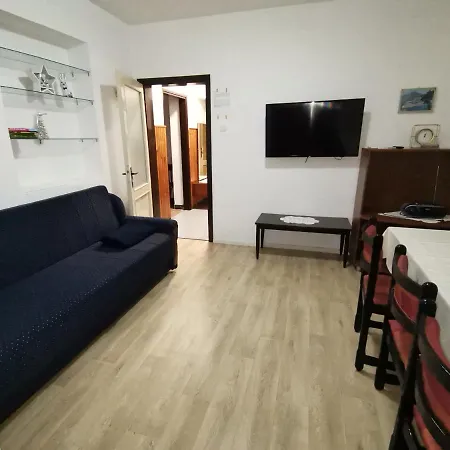 Apartment Apartments By The Sea Lukoran *