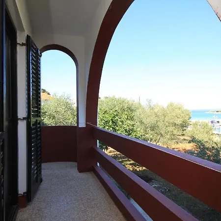 Apartment Apartments By The Sea Lukoran